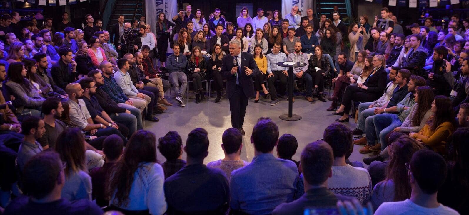 תמונת הקאבר של עמוד הפייסבוק של יאיר לפיד. תודו שזו תמונה מדהימה